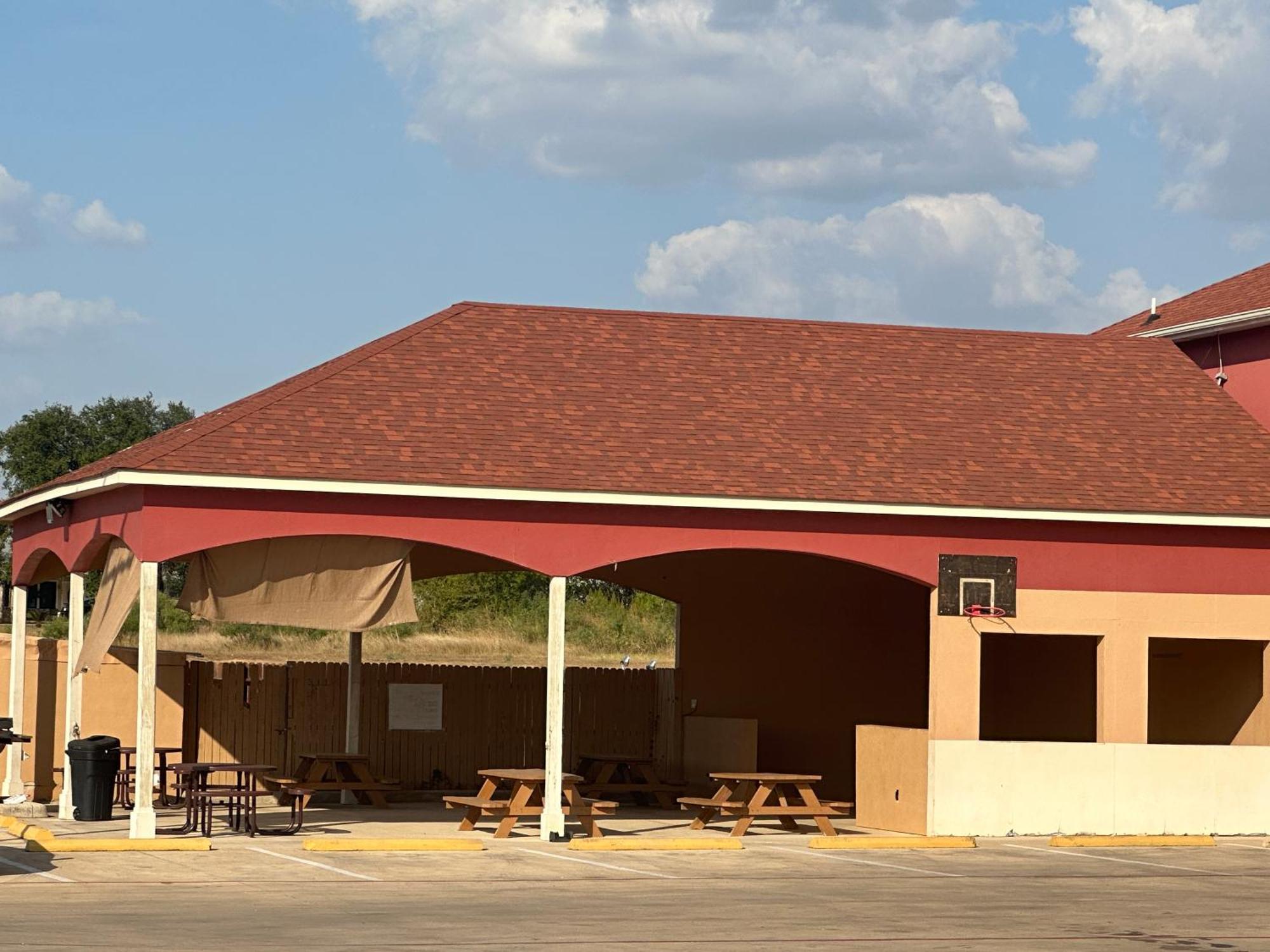 Executive Inn & Suites Floresville Extérieur photo